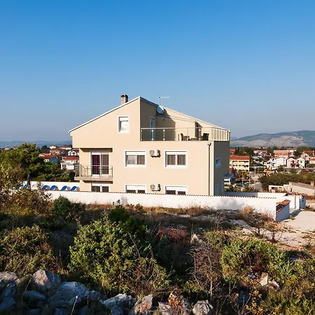 Lavender With Pool And Wellness *