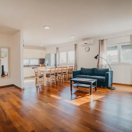 Lavender With Pool And Wellness *