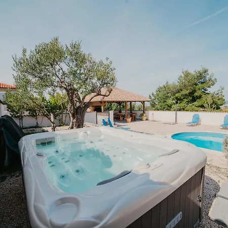 Lavender With Pool And Wellness Drage