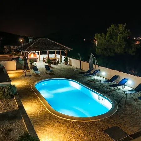 Lavender With Pool And Wellness *