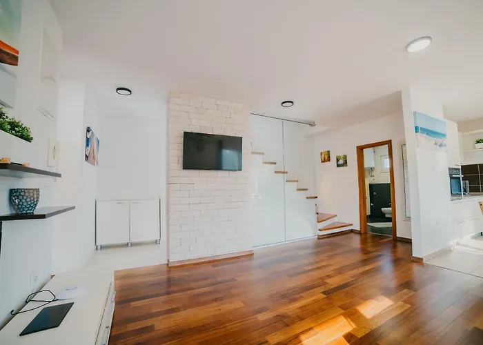 Вилла Lavender With Pool And Wellness