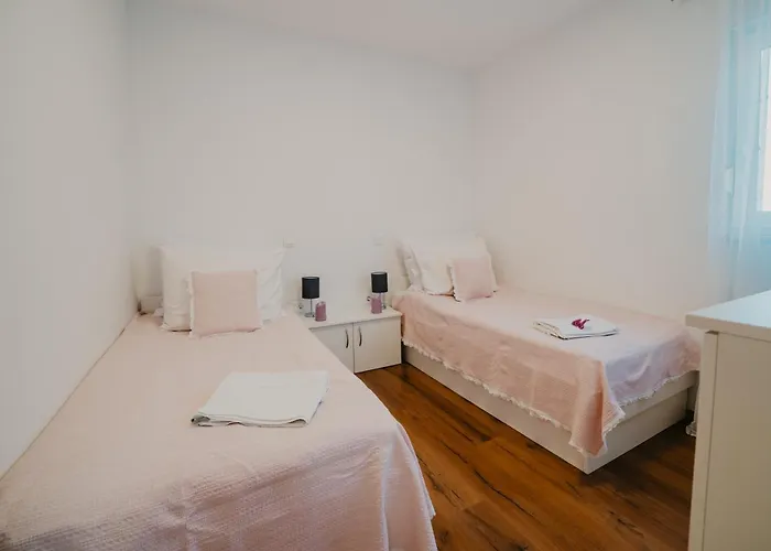 Lavender With Pool And Wellness Драге