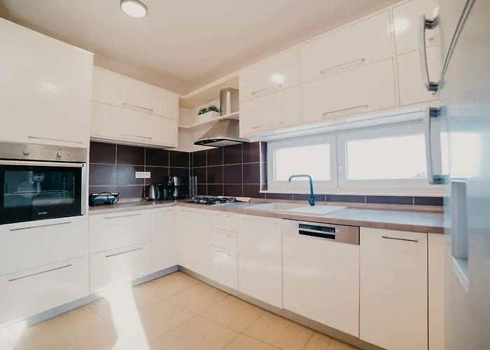 Вилла Lavender With Pool And Wellness