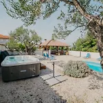 Lavender With Pool And Wellness * Drage