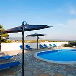 Villa Lavender With Pool And Wellness *