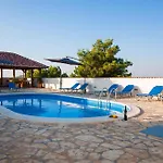 Lavender With Pool And Wellness *