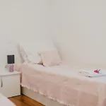 Villa Lavender With Pool And Wellness