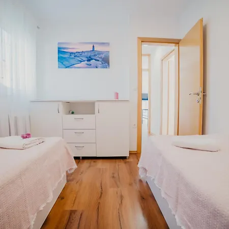 Villa Dva With Pool And Wellness *