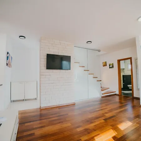 Villa Lavender With Pool And Wellness