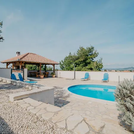 Willa Lavender With Pool And Wellness Drage