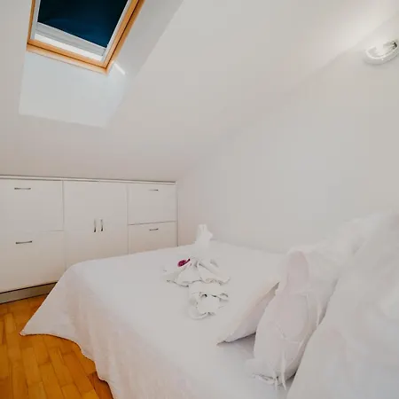 Lavender With Pool And Wellness *