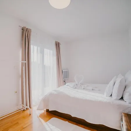 Villa Dva With Pool And Wellness