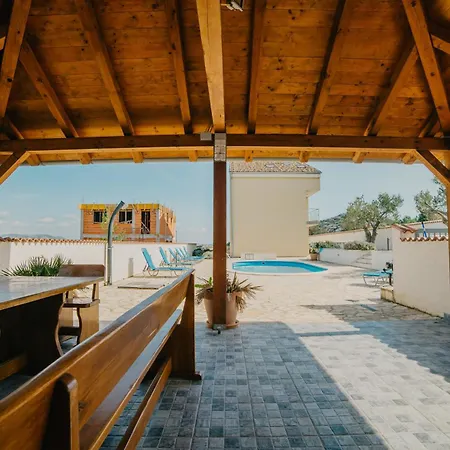Willa Lavender With Pool And Wellness Drage