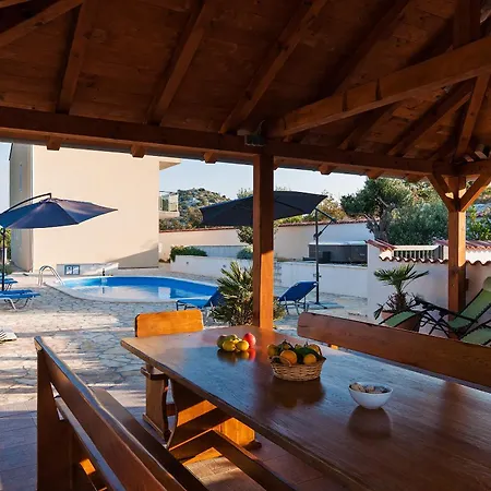 Villa Dva With Pool And Wellness