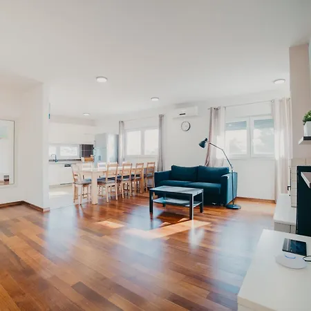 Lavender With Pool And Wellness Villa *