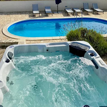 Villa Dva With Pool And Wellness *