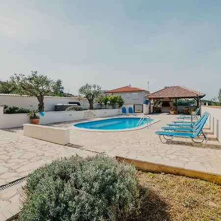 Villa Dva With Pool And Wellness *