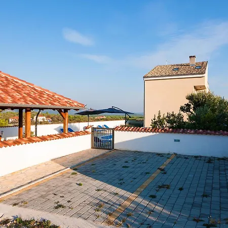 Villa Dva With Pool And Wellness