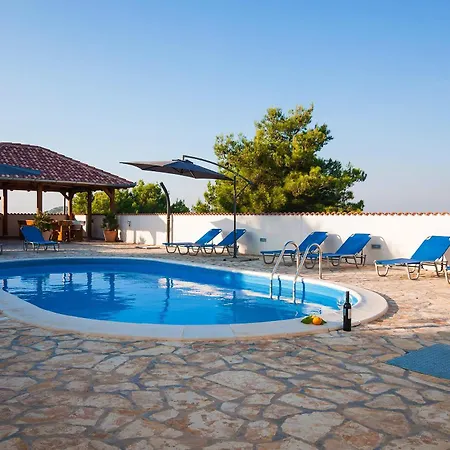 Lavender With Pool And Wellness *