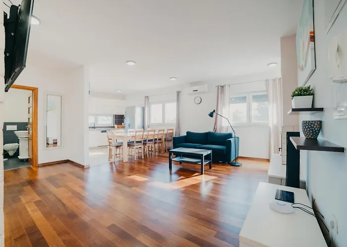 Lavender With Pool And Wellness 빌라 *