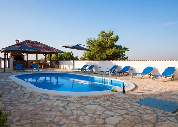 Lavender With Pool And Wellness *