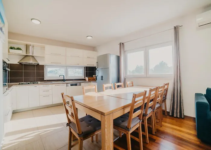 Villa Lavender With Pool And Wellness