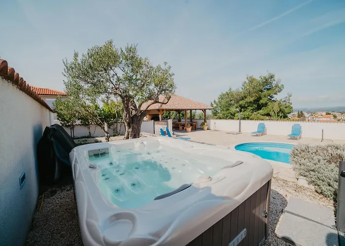 Lavender With Pool And Wellness Drage